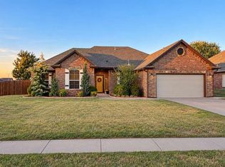 371 Bailey St, Blanchard, OK 73010