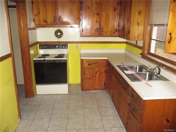 5th image of 601 Woodhaven Dr