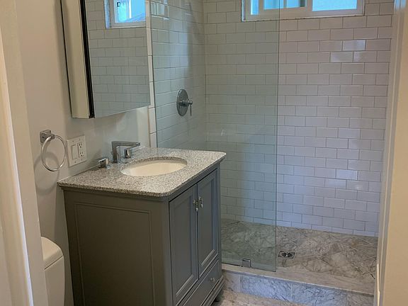5th image of 832 Hilldale Ave