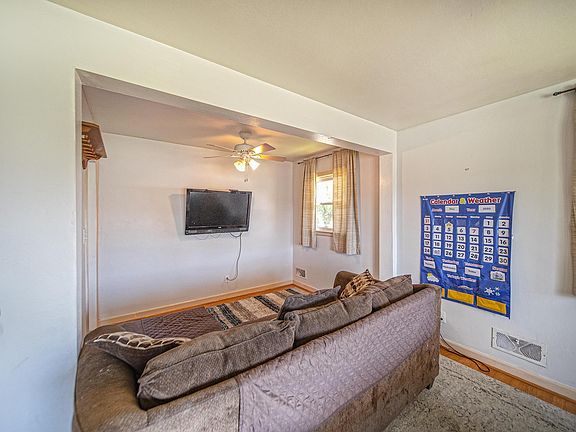 4th image of 202 Preston Ave NE
