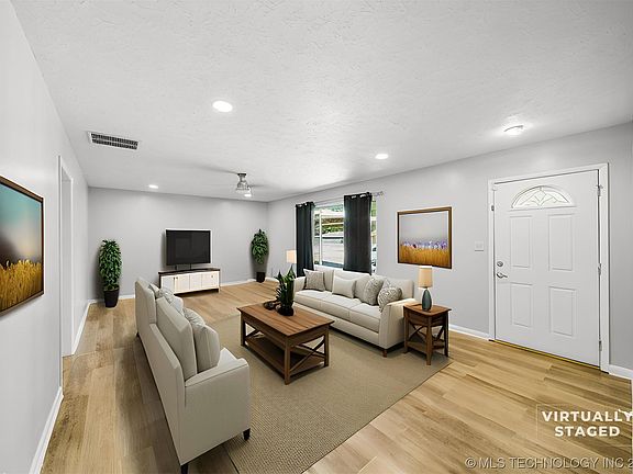 5th image of 207 N Chambers Trl