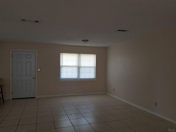 3rd image of 908 Largo Dr