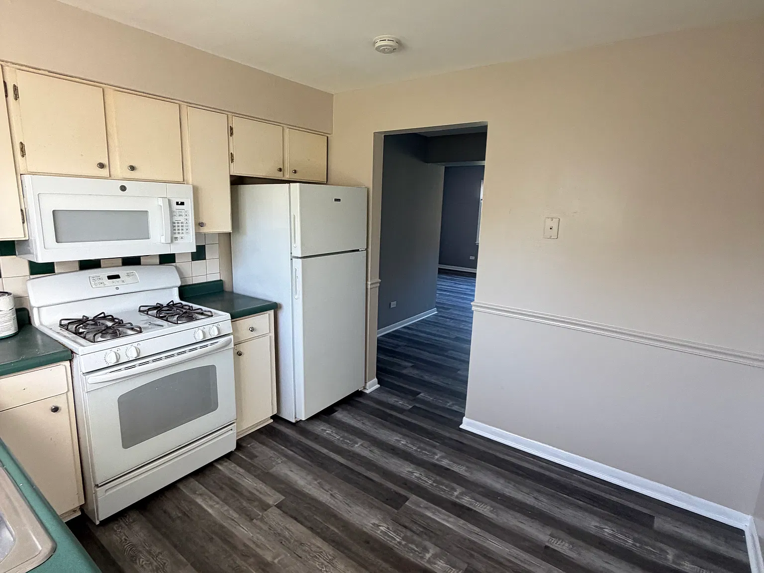 2 bed, 850 sqft, $1,700 — Photo 3