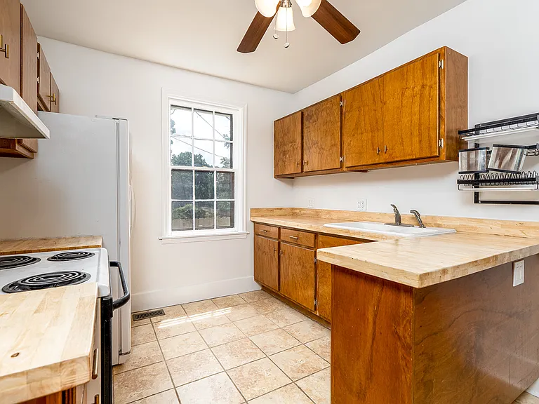 1309 Maxey Ln — Photo 13