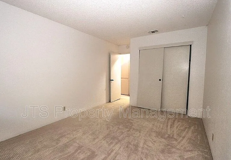 1060 Sand Bar Cir — Photo 58