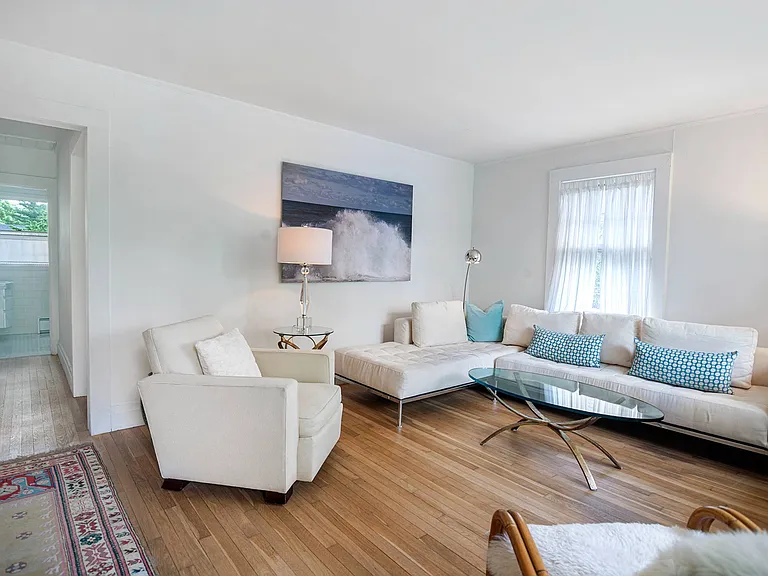 150 Edgemere Dr — Photo 3