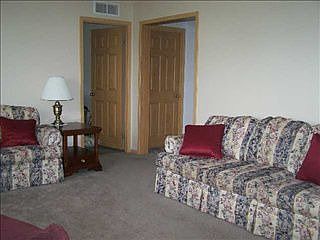 1st image of 1824 Woodridge Cres