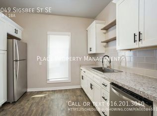 1049 Sigsbee St SE, Grand Rapids, MI 49506