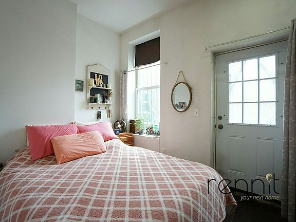 5th image of 309 Tompkins Ave #1E