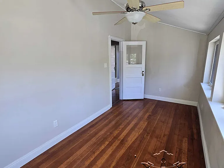 210 N Auburn St — Photo 35