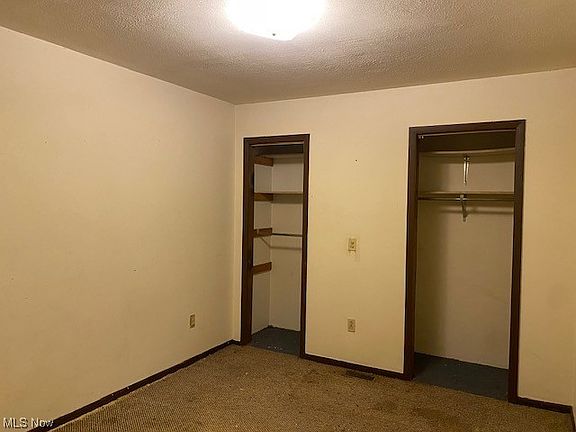 3rd image of 115-117 W Oak St