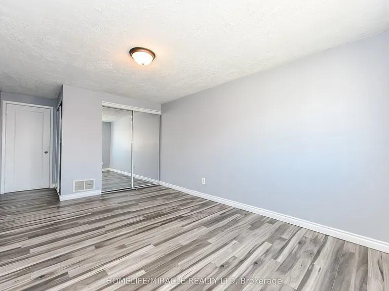 72 Carleton Pl #72 — Photo 12