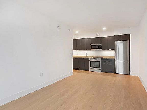 4th image of 662 Pacific St #15Q