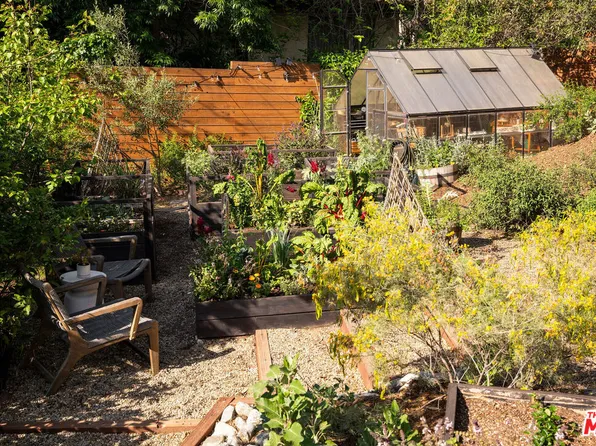 258 Redwood Dr, Pasadena, CA 91105