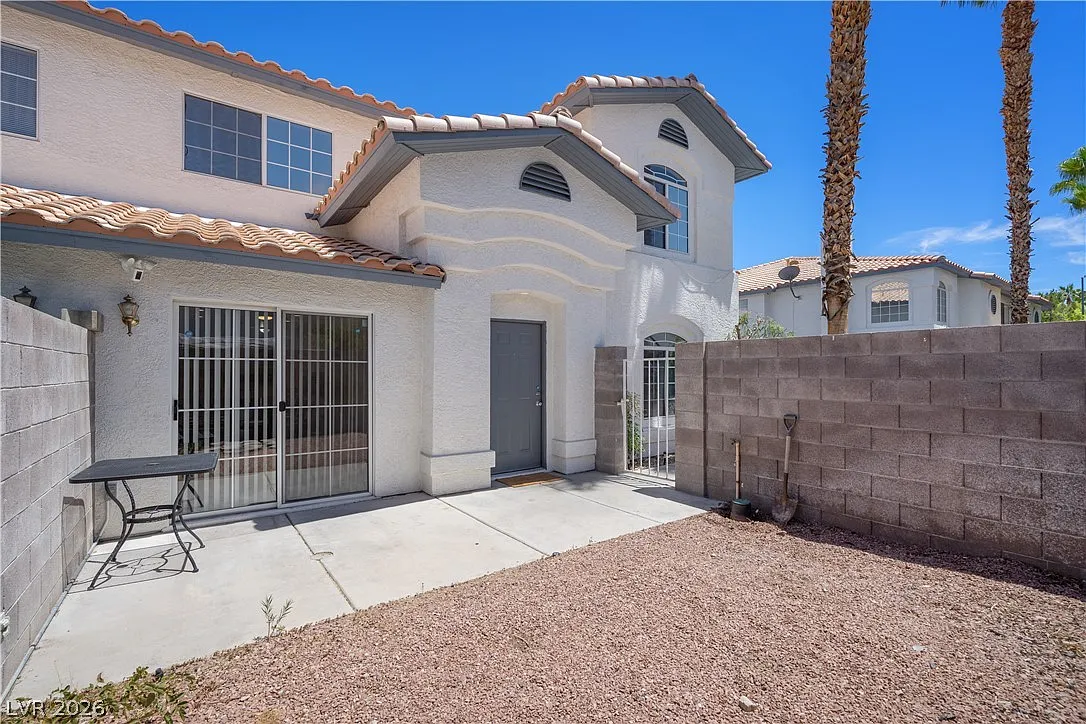 3 bed, 2.5 bath, 1408 sqft, $1,700 — Photo 3
