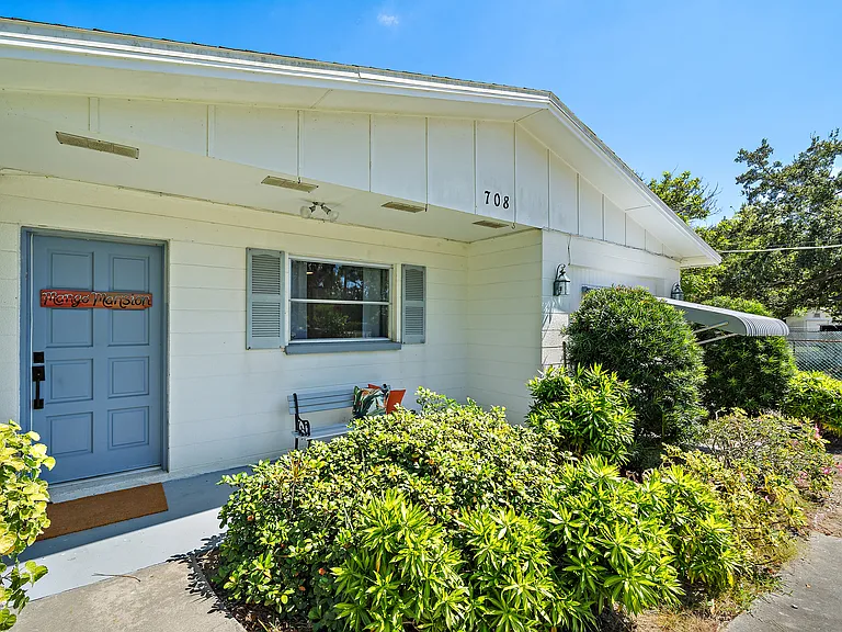 708 Shore Rd #A — Photo 2