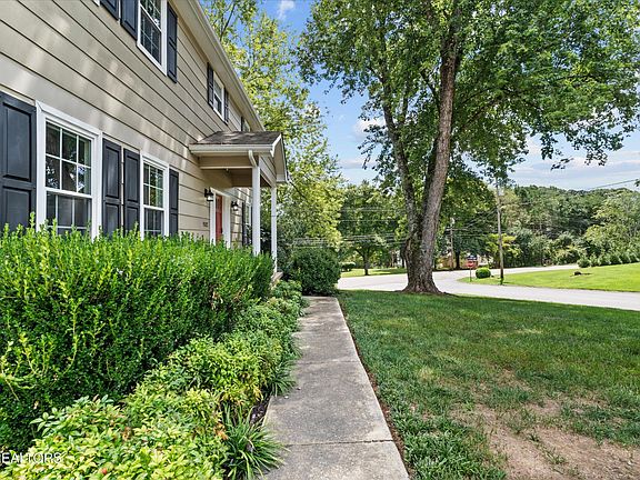 4th image of 9532 Continental Dr