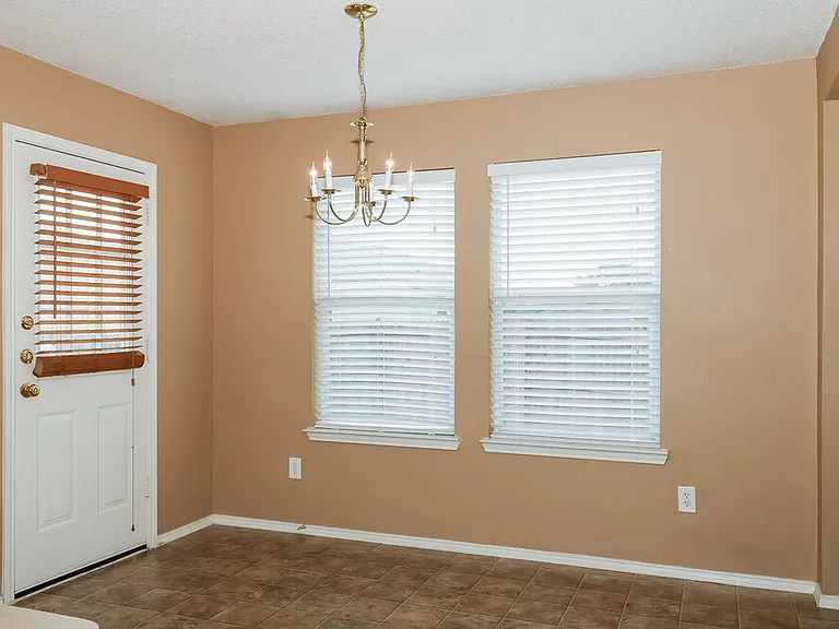 1324 Burleson St — Photo 4