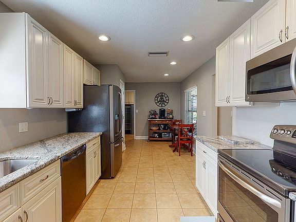 4th image of 2923 Forestwood Dr