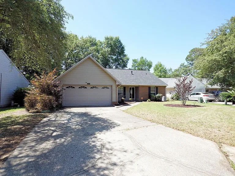 4496 Parkwood Ln W — Photo 2