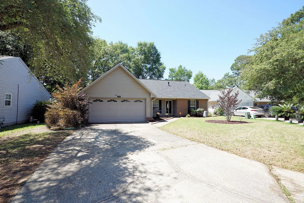 Building Photo - 4496 Parkwood Ln W