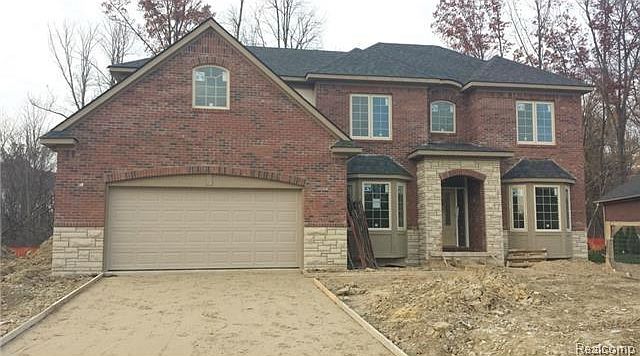 1st image of 1752 Oak Forest Dr E