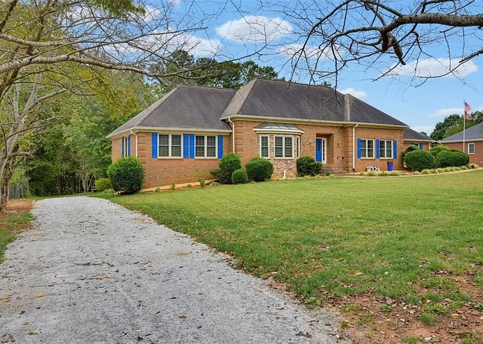 2451 Old Salem Cir SE