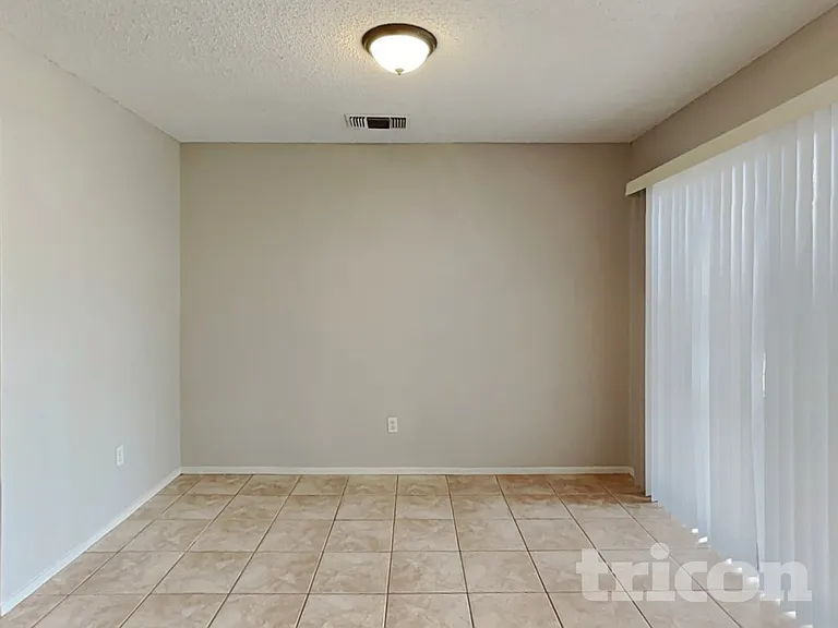 2637 Bennington Ct — Photo 7