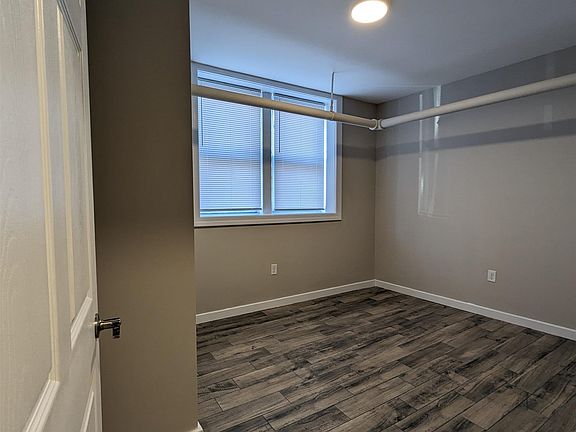 4th image of 154 Kensington Ave #B2