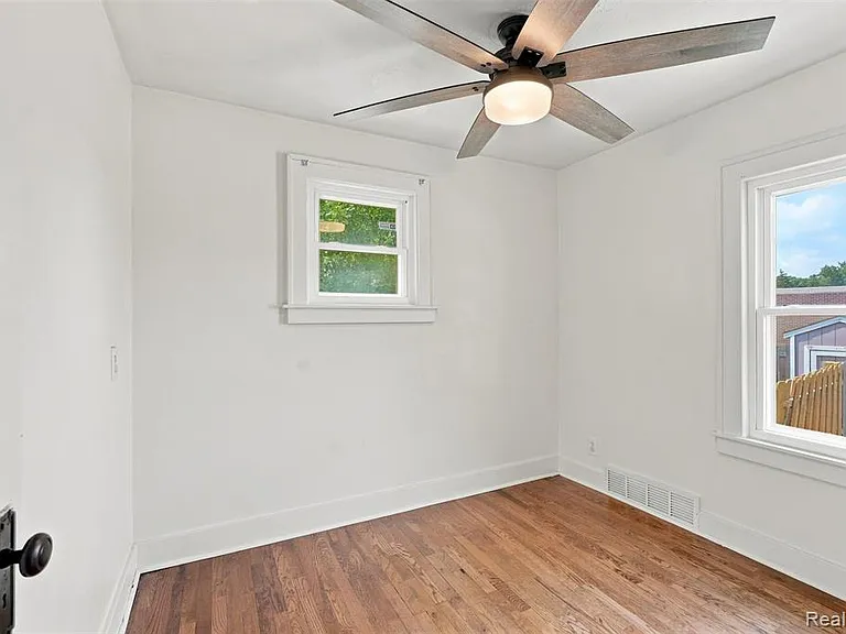 329 W Sonoma Ave — Photo 13