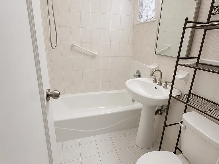 65th Pl — Photo 6