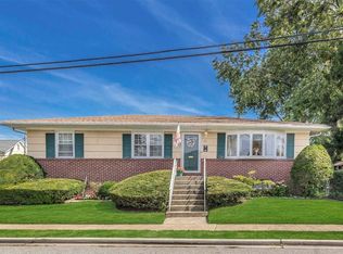 95 Wavecrest St, Valley Stream, NY 11581