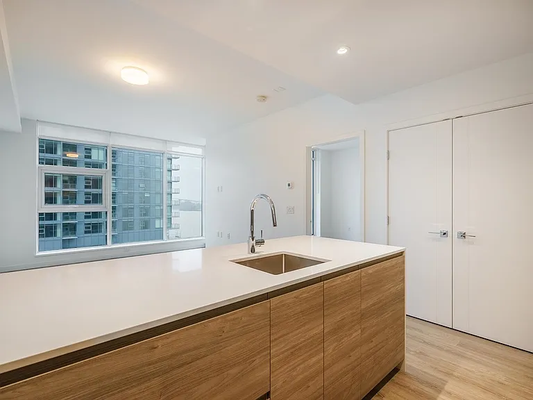680 Quayside Dr #605 — Photo 6