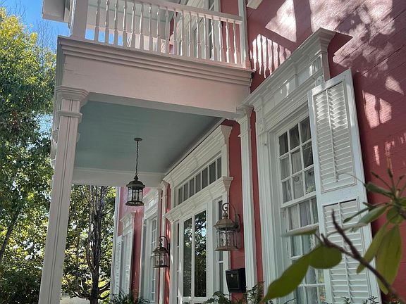 4th image of 829 Elk Ave