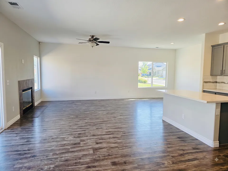 13121 Fullerton Dr