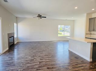 13121 Fullerton Dr, Victorville, CA 92392