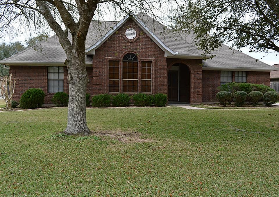 1st image of 202 W Larkspur Dr