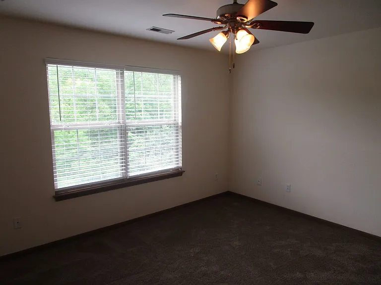 605-607 Glenstone Dr. — Photo 13