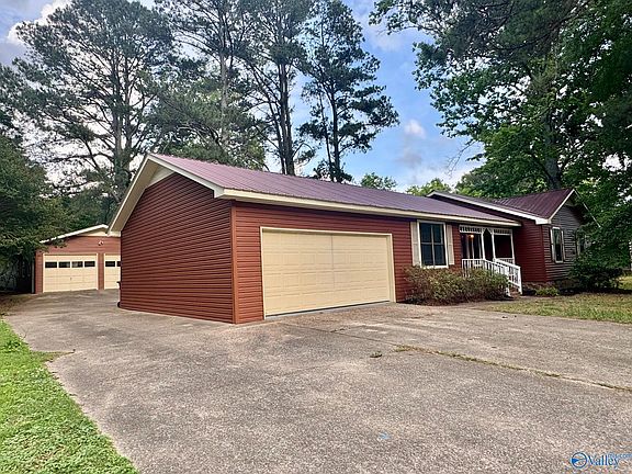 3rd image of 509 Honeysuckle Ln