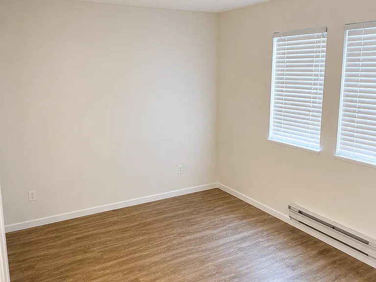 1190 Eastwood St #115 — Photo 2
