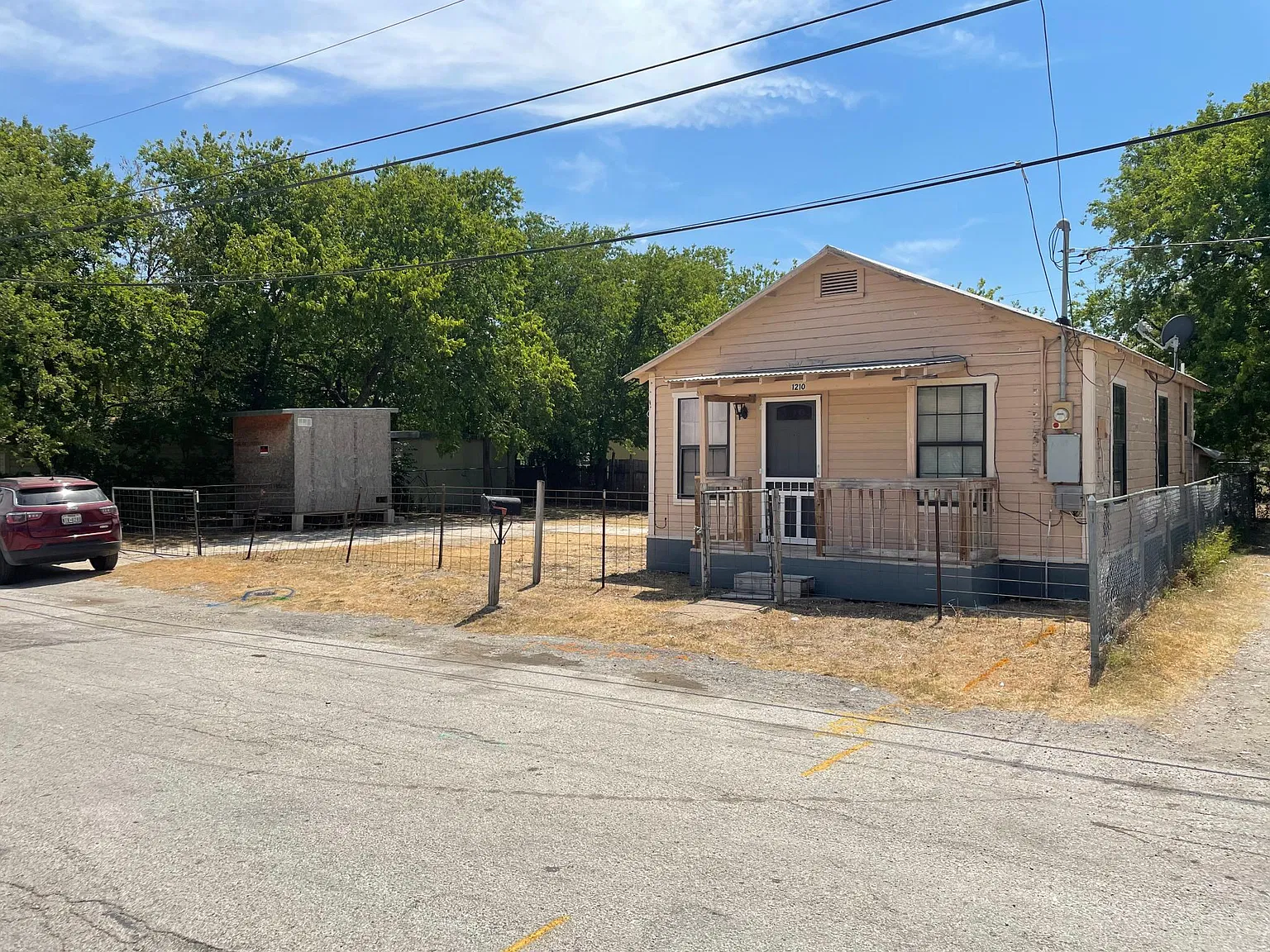 1210 Geronimo St — Photo 3