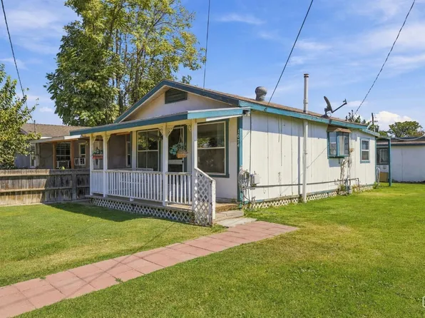 1074 Park Ln, Shafter, CA 93263