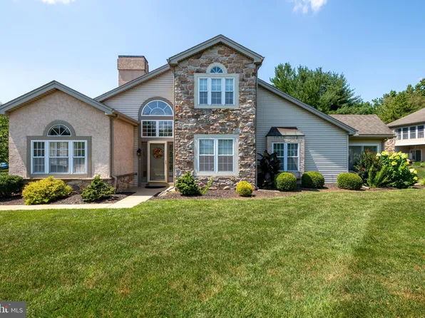 138 Greenview Dr, Lancaster, PA 17601