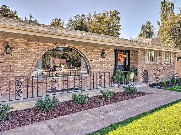 3rd image of 2884 E Willow Creek Dr