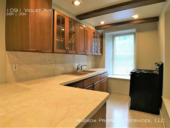 2nd image of 1091 Violet Ave