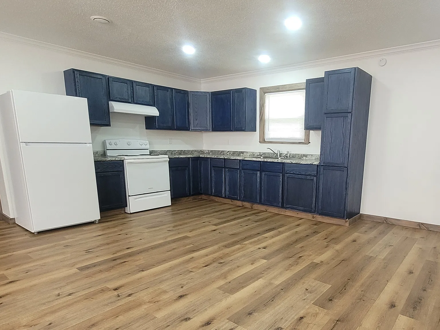 3 bed, 1350 sqft, $1,950 — Photo 2