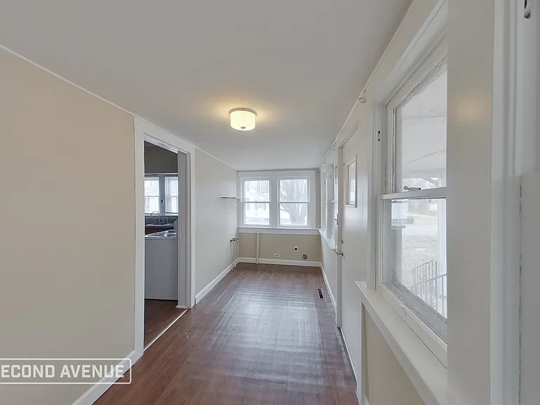601 E 4th St — Photo 13