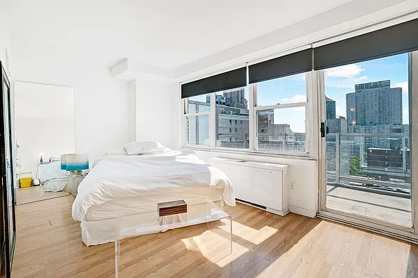 Sold by Batra Group Inc | media 17