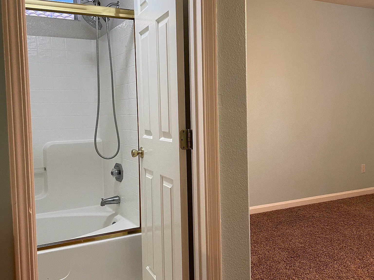 5 bed, 2234 sqft, $750 — Photo 4