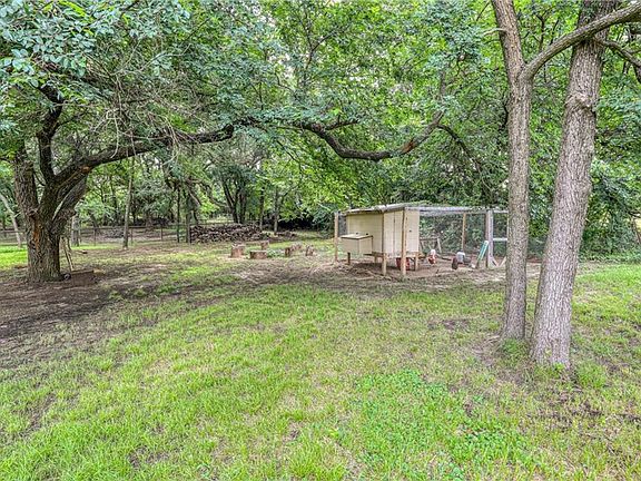 5th image of 329 Cedar Springs Ln